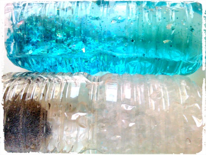Bouteilles sensorielles d'hiver : aux couleurs de la Reine des Neiges et tempête de neige