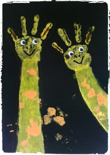 Girafe : empreinte de mains