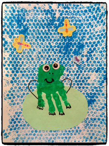 Grenouilles en empreintes de mains