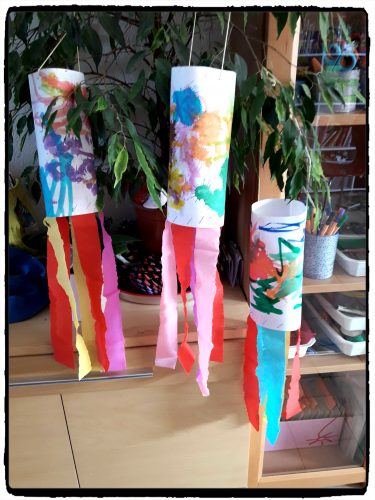 Suspensions multicolores