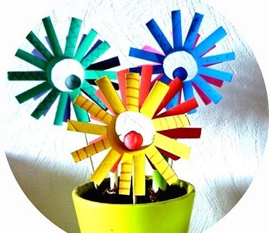 Bricolages pour enfants ; fabriquer des fleurs avec des rouleaux de papier toilette