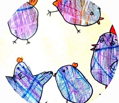 bricolage de paques : poules réalisées avec les enfants