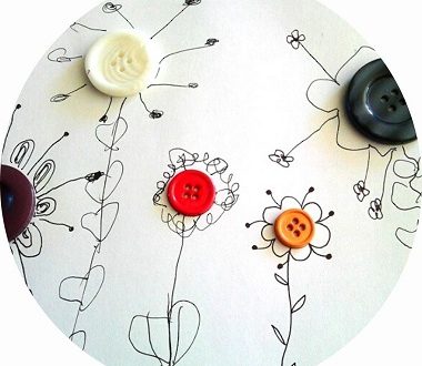 bricolage de printemps ; réaliser des fleurs en graphisme autour d'un bouton