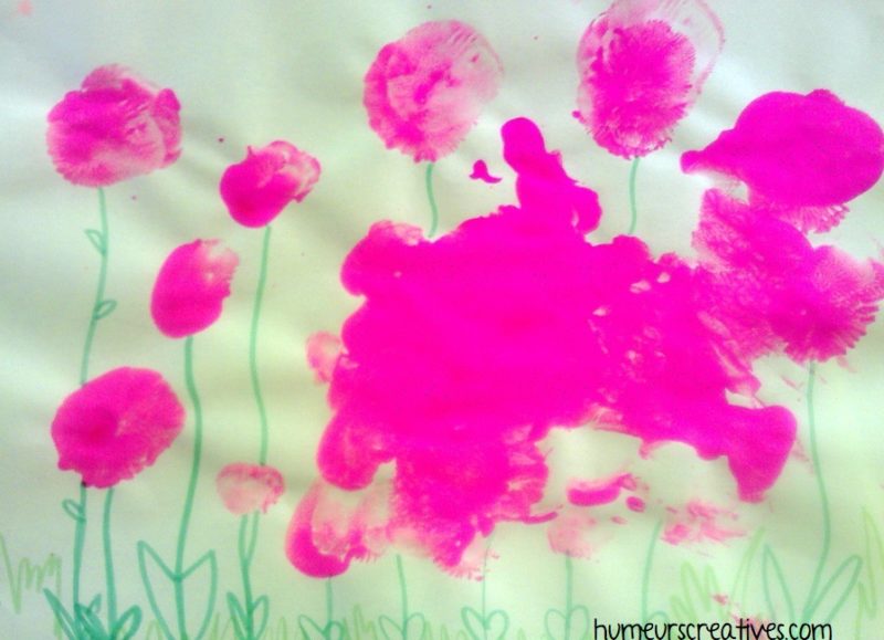 fleurs roses réalisées avec des ballons de baudruche