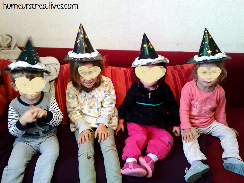 la tribu des enfants avec leurs chapeaux de sorciers