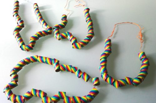 bricolage de carnaval pour enfants : réaliser un collier de fete