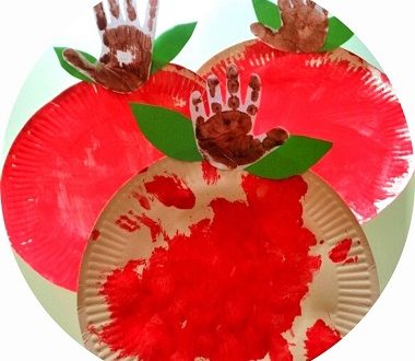 bricolage d'automne pour enfants : une pomme en assiette en carton
