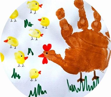 bricolage pour enfants : réaliser une poule et ses poussins en empreintes de mains et doigts