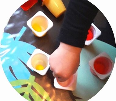 Jouer avec des pots de yaourt : des activités simples à faire avec les enfants
