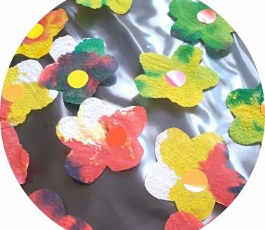 bricolage de printemps : fleurs sur papier essuie tout