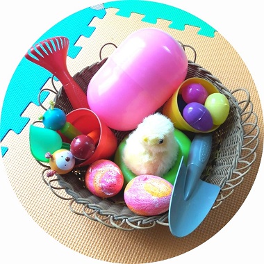Boîte à trésors pour bébé sur le thème de Pâques