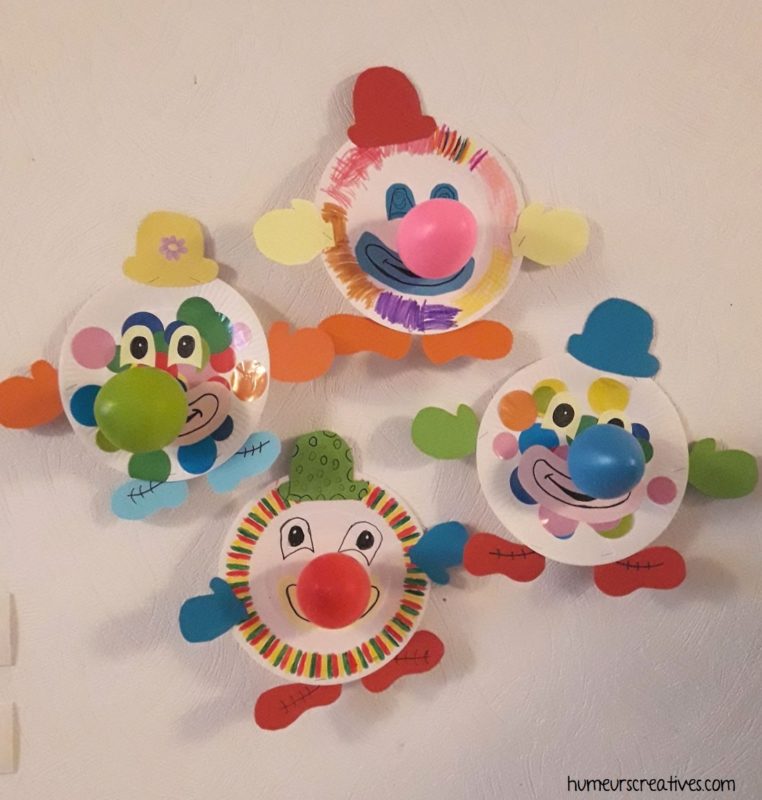 des clowns réalisés avec des assiettes en carton et des ballons de baudruche