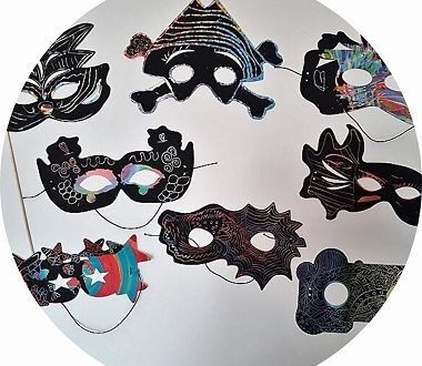 Bricolage carnaval : masque à gratter pour les enfants