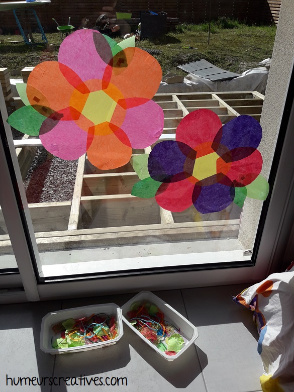 invitation à jouer et créer : réaliser des attrapes soleil en forme de fleurs pour enfants
