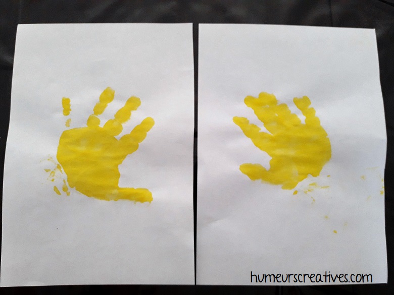empreintes de mains en peinture jaune