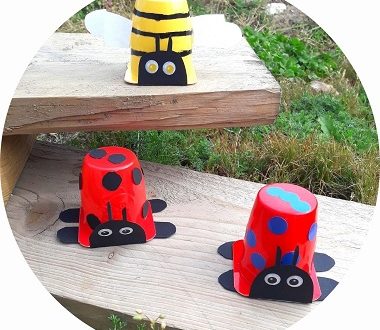 bricolage pour enfants : fabriquer des coccinelles et des abeilles avec des pots de yaourt