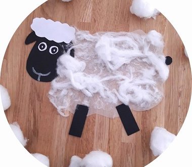 réaliser un mouton en coton avec les enfants