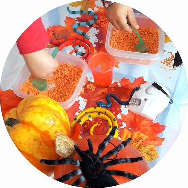 Des idées de bacs sensoriels d'Halloween pour les enfants