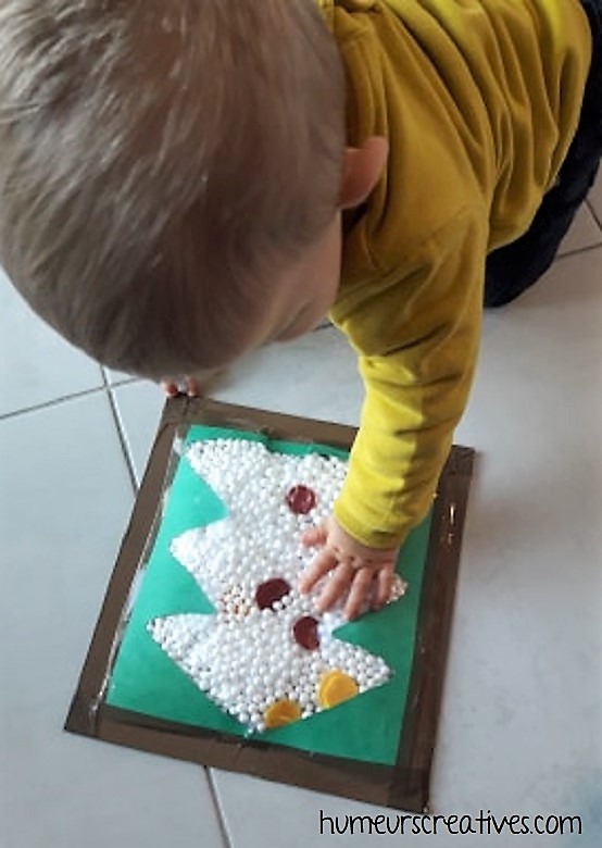 jeu de noel pour enfants : un sapin sensoriel à toucher