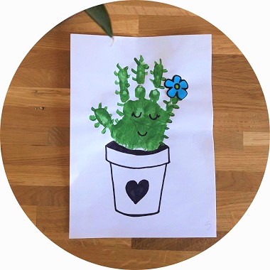 bricolage pour enfant : un cactus en empreinte de main