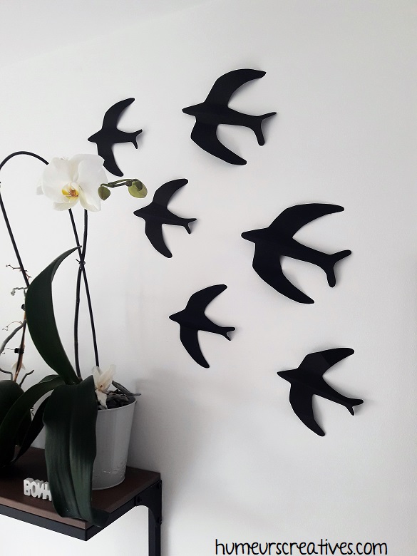 déco oiseaux en papier sur le mur 