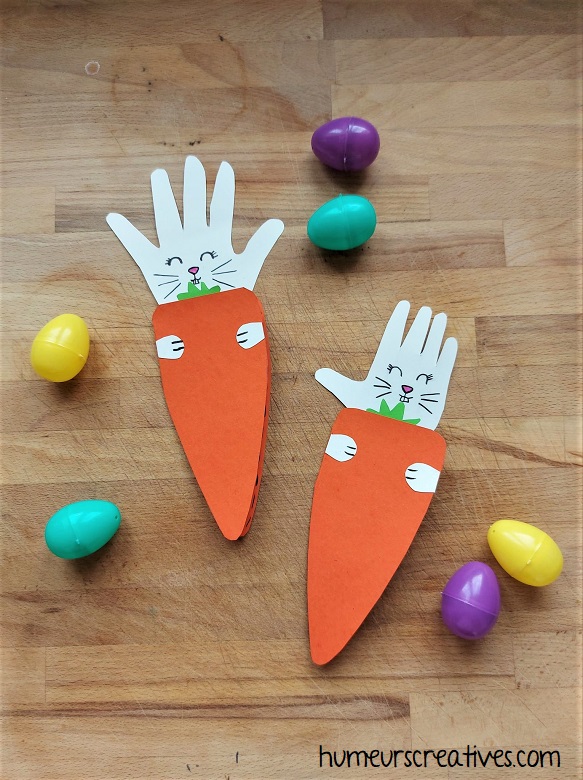 carte de Pâques en forme de carotte en lapin en empreinte de main